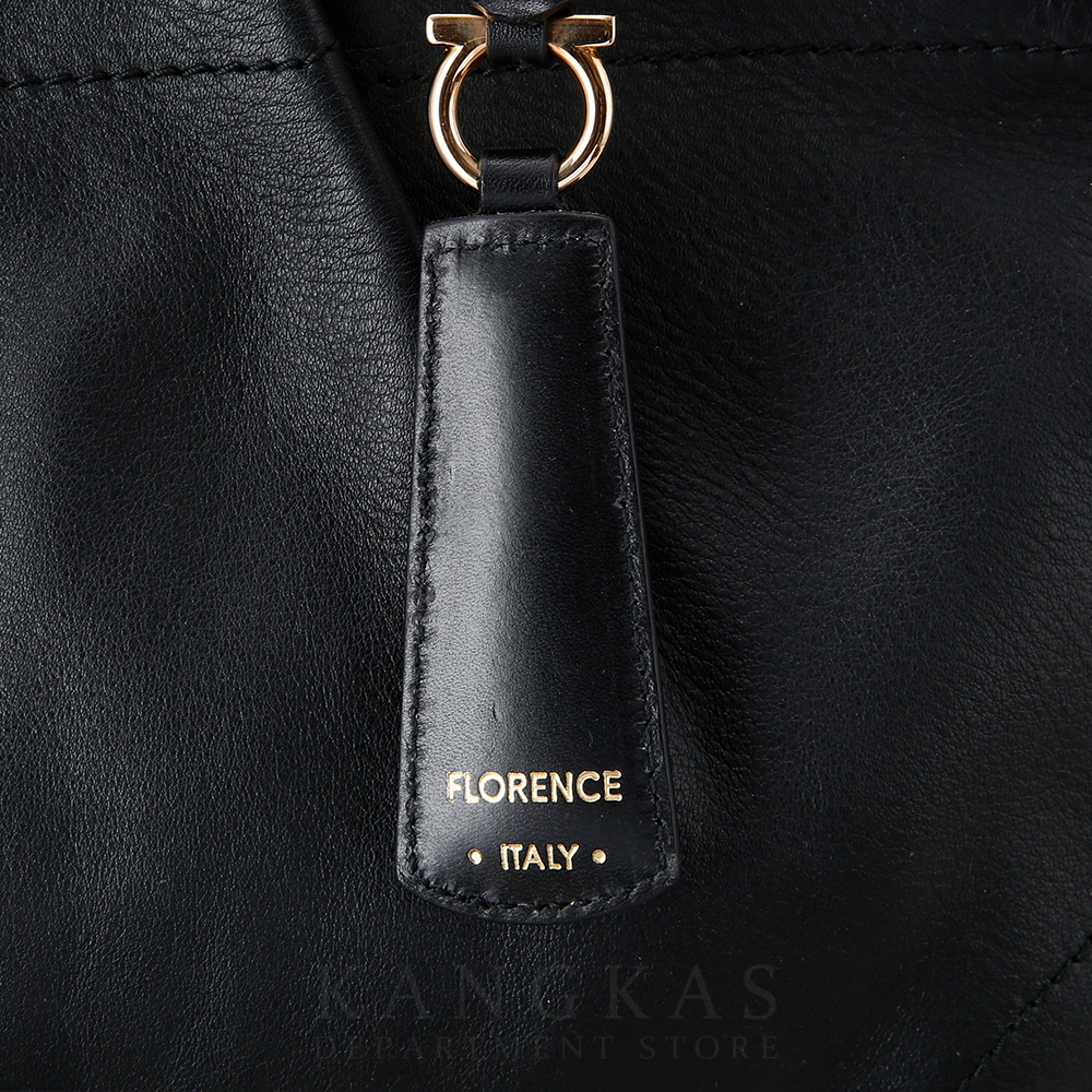 FERRAGAMO(USED)페레가모 레더 숄더백